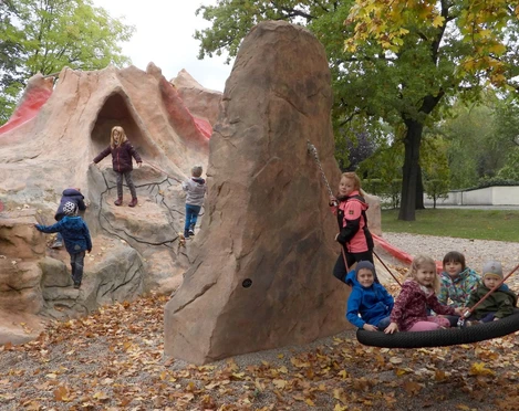 Vulkanspielplatz "Fred Porphyrstein" Geopark Röcknitz