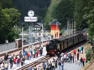 Weißeritztalbahn am Bahnhof Kipsdorf