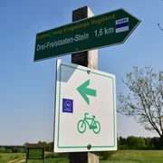 Hinweisschilder am Ortsrand von Grobau