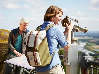 Besucher am Kaiser-Wilhem-Denkmal