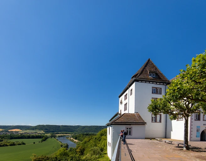 Schloss Fürstenberg mit der Weser