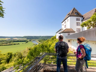 Blick auf die Weser am Schloss Fürstenberg