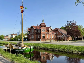 Fehn_und_Schiffahrtsmuseum_Westrhauderfehn_Aussenansicht_IMG_7703 (00000002).jpg