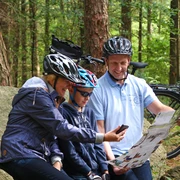 Radler am Steingräberfeld Giersfeld in Ankum