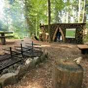 Grosszügige Grillstelle direkt bei der Talherrenburg