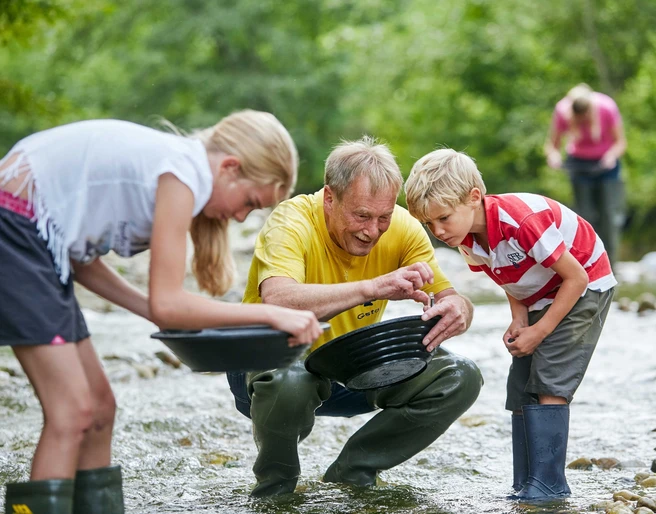 Goldwaschen mit Gsto Unternährer im Napfgebiet