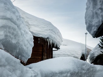 Verschneiter Dorfkern Oberwald