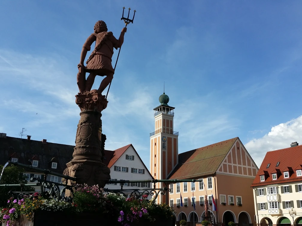 Der Neptunbrunnen auf dem Oberen Marktplatz