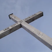 Nur Gott ist über uns