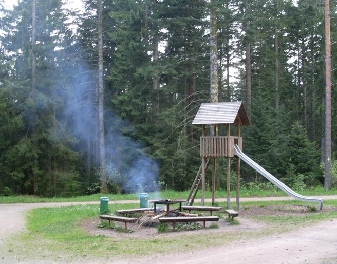 Der Spielplatz Hüttenteich mit Grillstelle