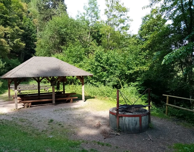 Holzpavillon an der Grillstelle Sankenbachsee