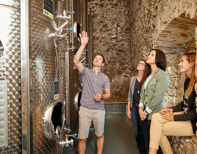 Aesch_Klosterhof_Weindegustation_Trotte_Führung_1_Brechbühl