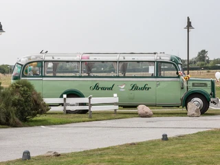 © Sylter Verkehrsgesellschaft I Maddalena Arosio_Oldtimerbus Strandläufer.jpg