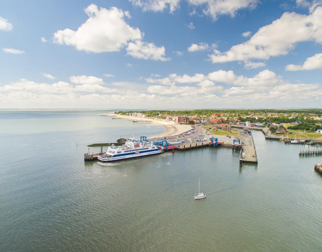 © Föhr Tourismus GmbH_Wyk Hafen von oben.JPG