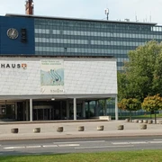 Eingang Rathaus Salzgitter-Lebenstedt mit Atrium und Ratssaal