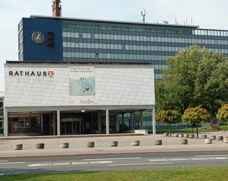 Eingang Rathaus Salzgitter-Lebenstedt mit Atrium und Ratssaal