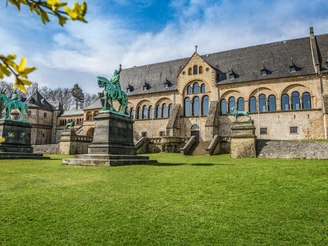 Die Kaiserpfalz im Frühling