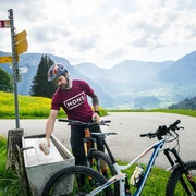 Wasser tanken auf der Biketour.