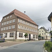 Gästeinformation und Rathaus