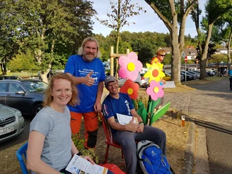 Thorsten Hoyer mit erfolgreichen langstrecken Wanderern - 24 Stunden Wanderabenteuer Edersee