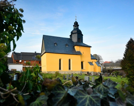 Kirche in Dobia mit restaurierter Fassade 2019