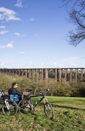 Göltzschtalbrücke mit Radfahrer