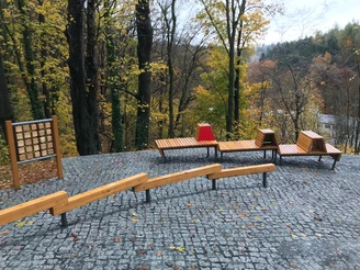 XXL-Lümmelsofa am Erlebnisweg "sagenhafter Mühlberg"