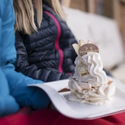 Bern, Region Bern, Emmental, Kemmeriboden, Restaurant, Winter, Gourmet, Fondue, Meringues