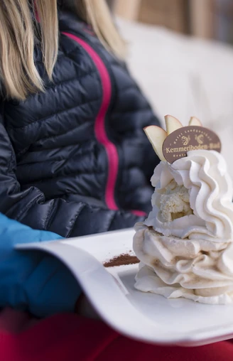 Bern, Region Bern, Emmental, Kemmeriboden, Restaurant, Winter, Gourmet, Fondue, Meringues