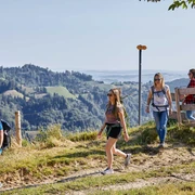 Wandern mit Aussicht auf dem Höhenweg in Schüpfheim.