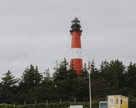 Strandkorb vor Hörnumer Leuchtturm