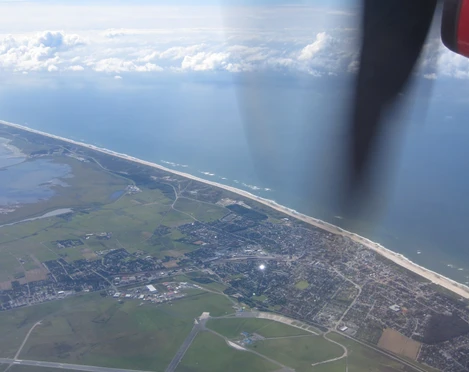 Flug über Sylt Westerland.JPG