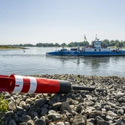 De Elbe veerboot in Bleckede Die Elbfähre in BleckedeThe Elbe ferry in BleckedeLe bac sur l'Elbe à BleckedeDe Elbe veerboot in BleckedeElbe-færgen i Bleckede