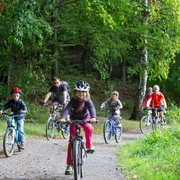 Familie auf dem Sagenweg Pöllwitzer Wald