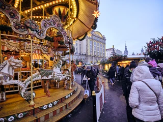 Historisches Karussell am Dresdner Striezelmarkt.jpg