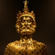 Domschatzkammer Aachen Goldene Büste von Kaiser Karl.