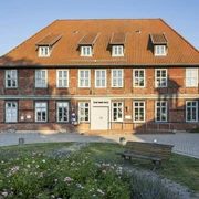 The house of the guest in Neuhaus Das Haus des Gastes in NeuhausThe house of the guest in NeuhausLa maison d'hôtes de NeuhausHet huis van de gast in NeuhausGæstens hus i Neuhaus