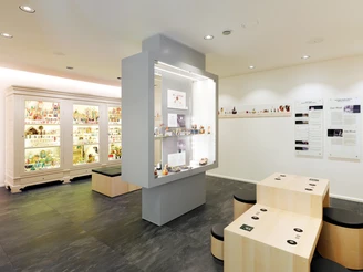 Blick auf den Musterschrank