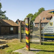 Border exhibition and Alte Schule guest house Grenzausstellung und Gästehaus Alte SchuleBorder exhibition and Alte Schule guest houseExposition frontalière et maison d'hôtes de l'ancienne écoleGrens tentoonstelling en pension Alte SchuleGrænseudstilling og Alte Schule gæstehus