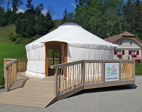 Luther Lädeli in der Jurte