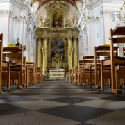 Weg zum Altar in der Jesuitenkirche Weg zum Altar in der Jesuitenkirche