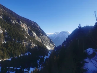 Von Rischinen zum Stausee Gibidum