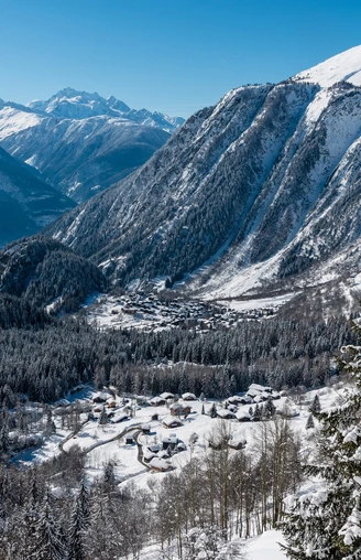 Die atemberaubende Aussicht auf die Winterlandschaft