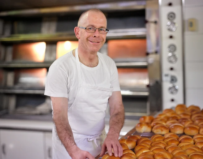 Urs Lötscher in der Backstube