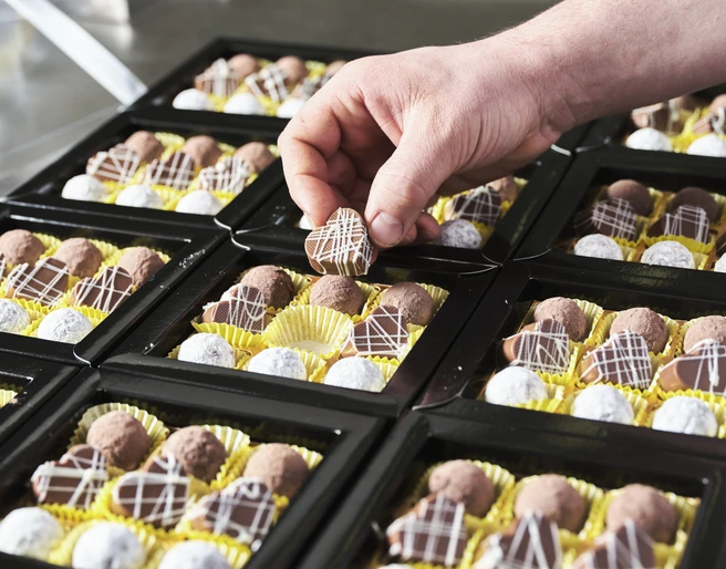 Edle Pralinen, liebevoll handgemacht und perfekt zum Geniessen