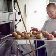 Hans Emmenegger dans la boulangerie