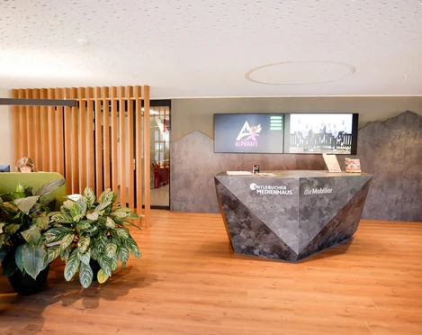 Der moderne Eingangsbereich des Entlebucher Medienhauses