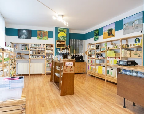 Alma Verde Drogerie Innenansicht – Shopping in Leipzig Alma Verde ist eine kleine und liebevoll eingerichtete, nachhaltige Drogerie im Leipziger Norden
