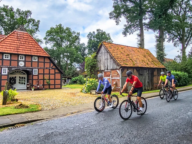 Inmitten der Dorfidylle Inmitten der Dorfidylle
