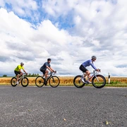 Radtour unter imposantem Wolkenhimmel Radtour unter imposantem Wolkenhimmel